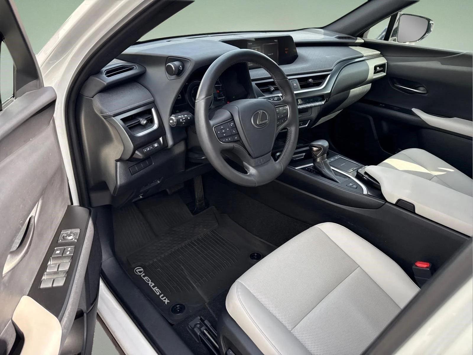Used 2020 Eminent White Pearl Lexus UX 250h image 9