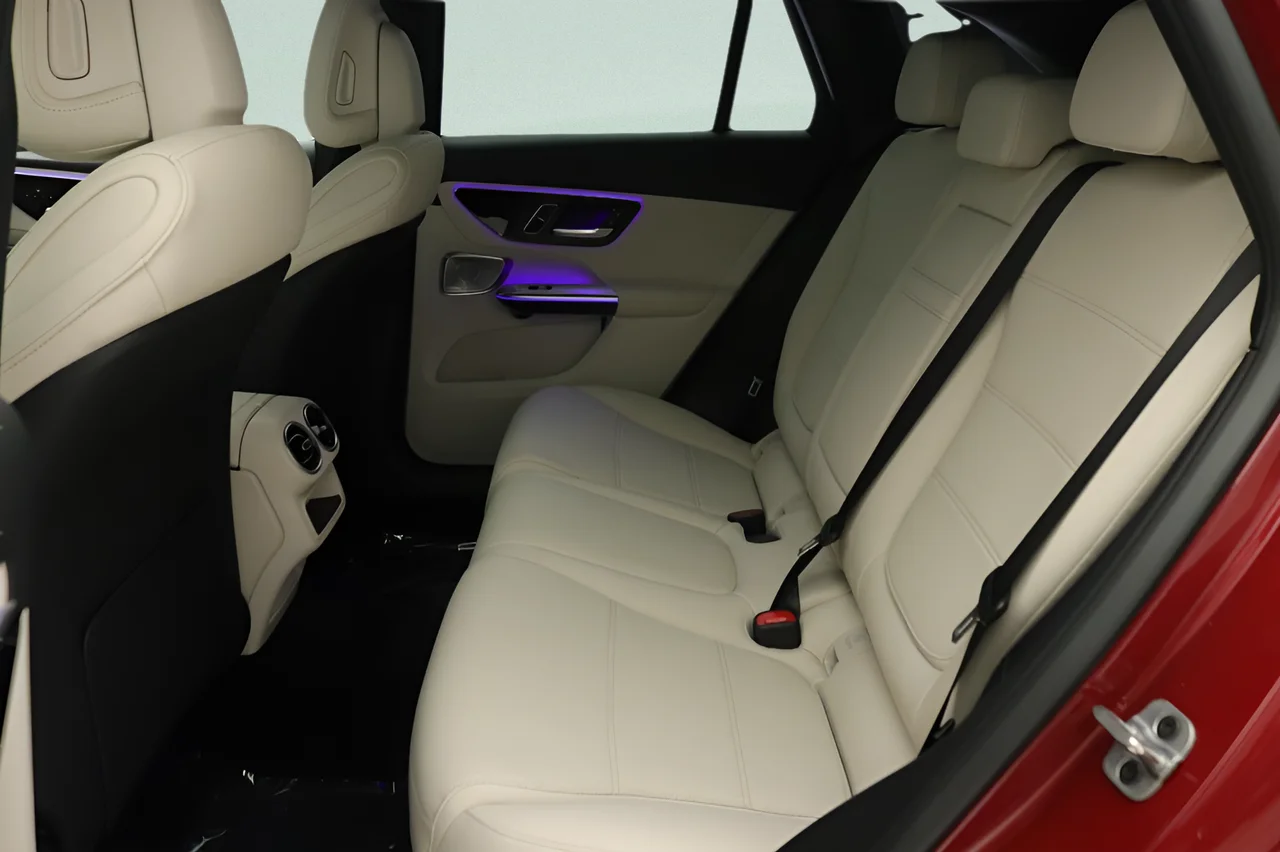 Used 2025 Red Mercedes-Benz 350e 4MATIC® image 31