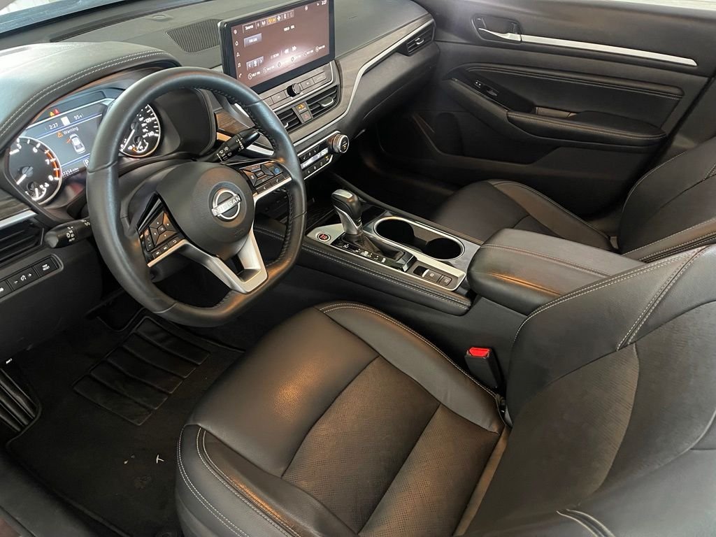 Used 2023 Red Nissan 2.5 SL image 6