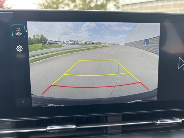 Certified Used 2025 Gray Hyundai SE image 25
