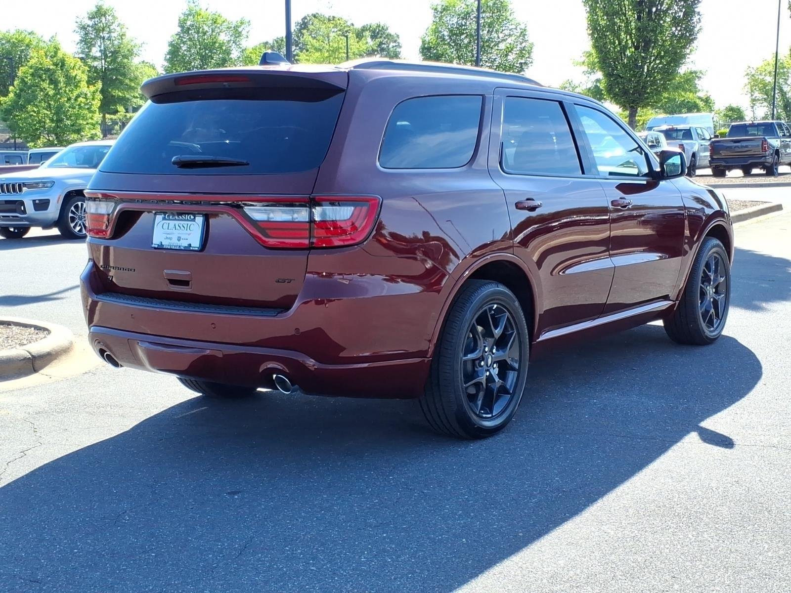 New 2026 Octane Red Pearl-Coat Exterior Paint Dodge GT Premium HEMI V8 image 2