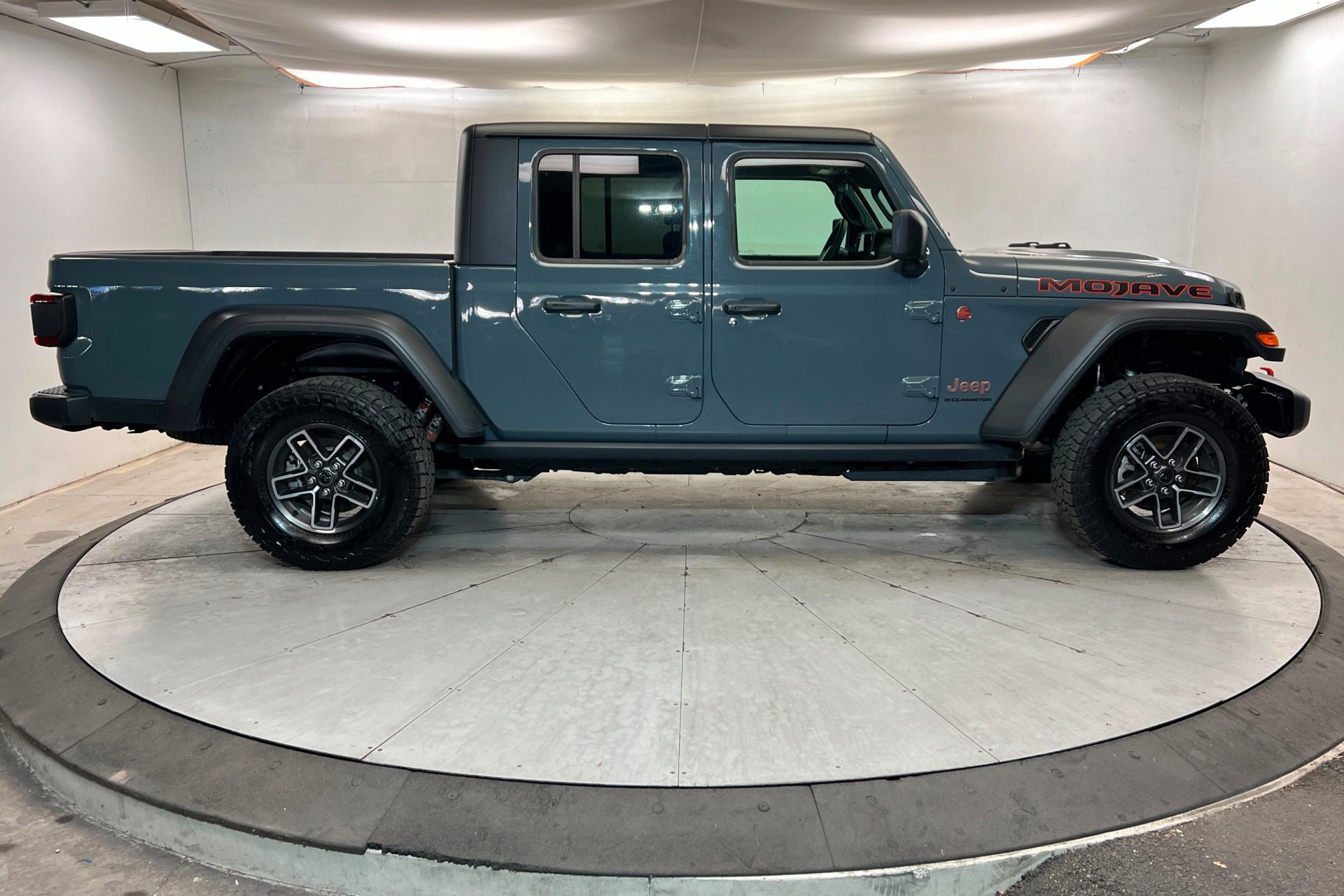Certified Used 2026 Anvil Clearcoat Jeep Mojave image 7