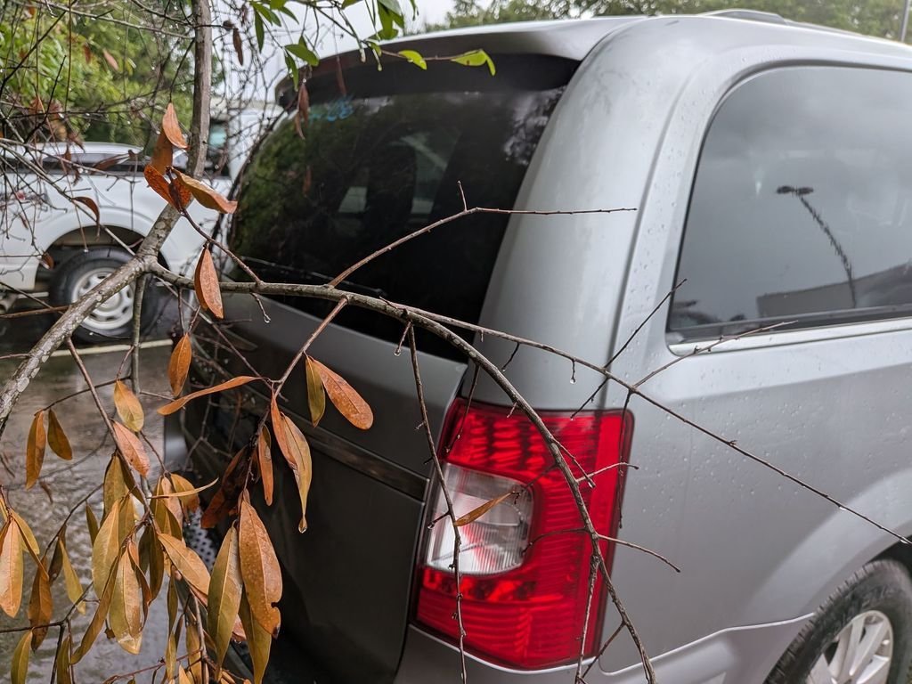 Used 2014 Silver Chrysler Touring image 8