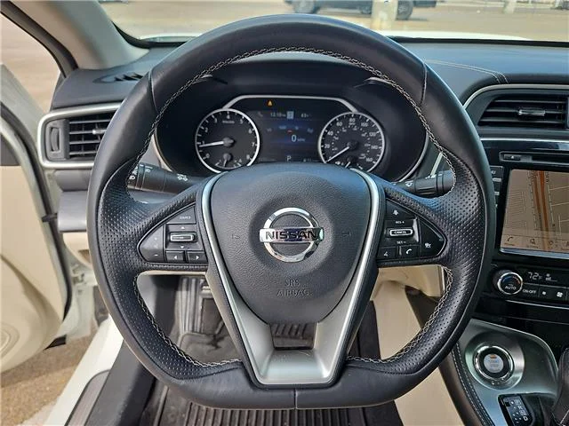 Used 2022 Pearl White Tricoat Nissan Platinum image 14