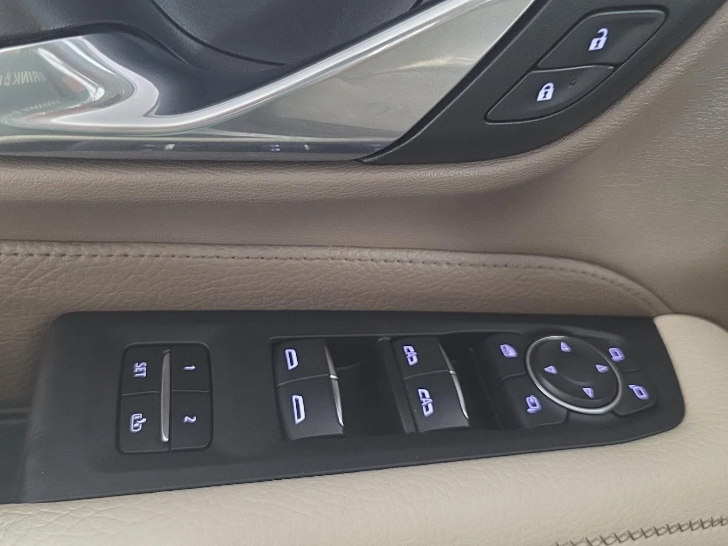 Used 2024 White Frost Tricoat GMC Denali image 29
