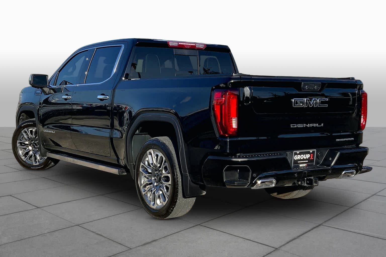 Used 2025 Onyx Black GMC Denali Ultimate image 12