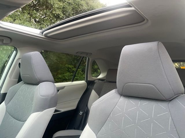 Used 2019 Silver Toyota XLE image 13