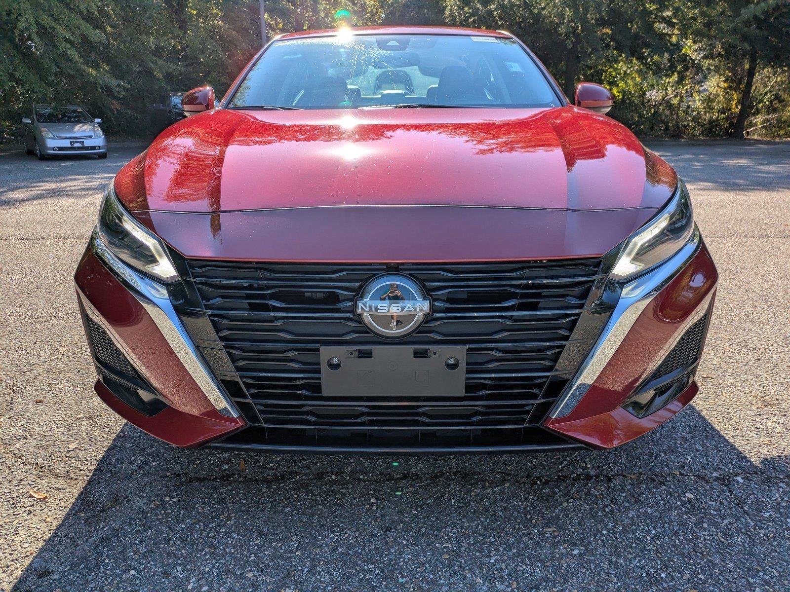 Used 2023 Scarlet Ember Tintcoat Nissan 2.5 SL image 8