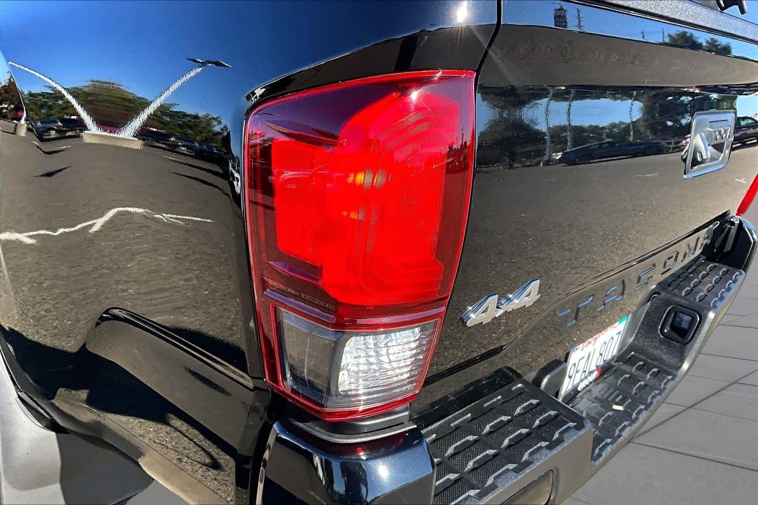 Used 2018 Midnight Black Metallic Toyota SR image 28