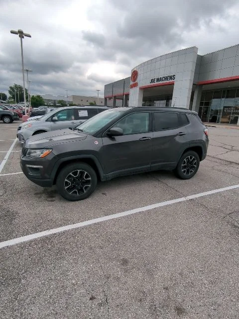 Used 2019 Gray Jeep Trailhawk image 3