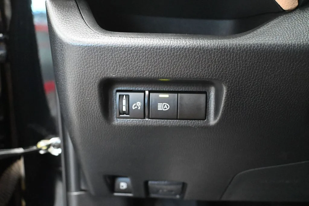 2022 Toyota RAV4 LE - Photo 30
