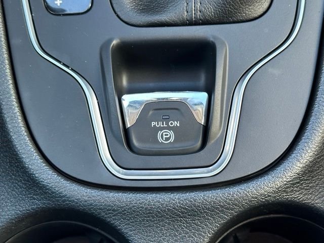 Used 2022 Gray Jeep Latitude Lux image 39
