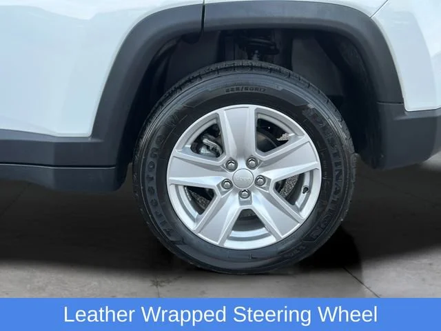 Used 2022 Bright White Clea Jeep Latitude image 34