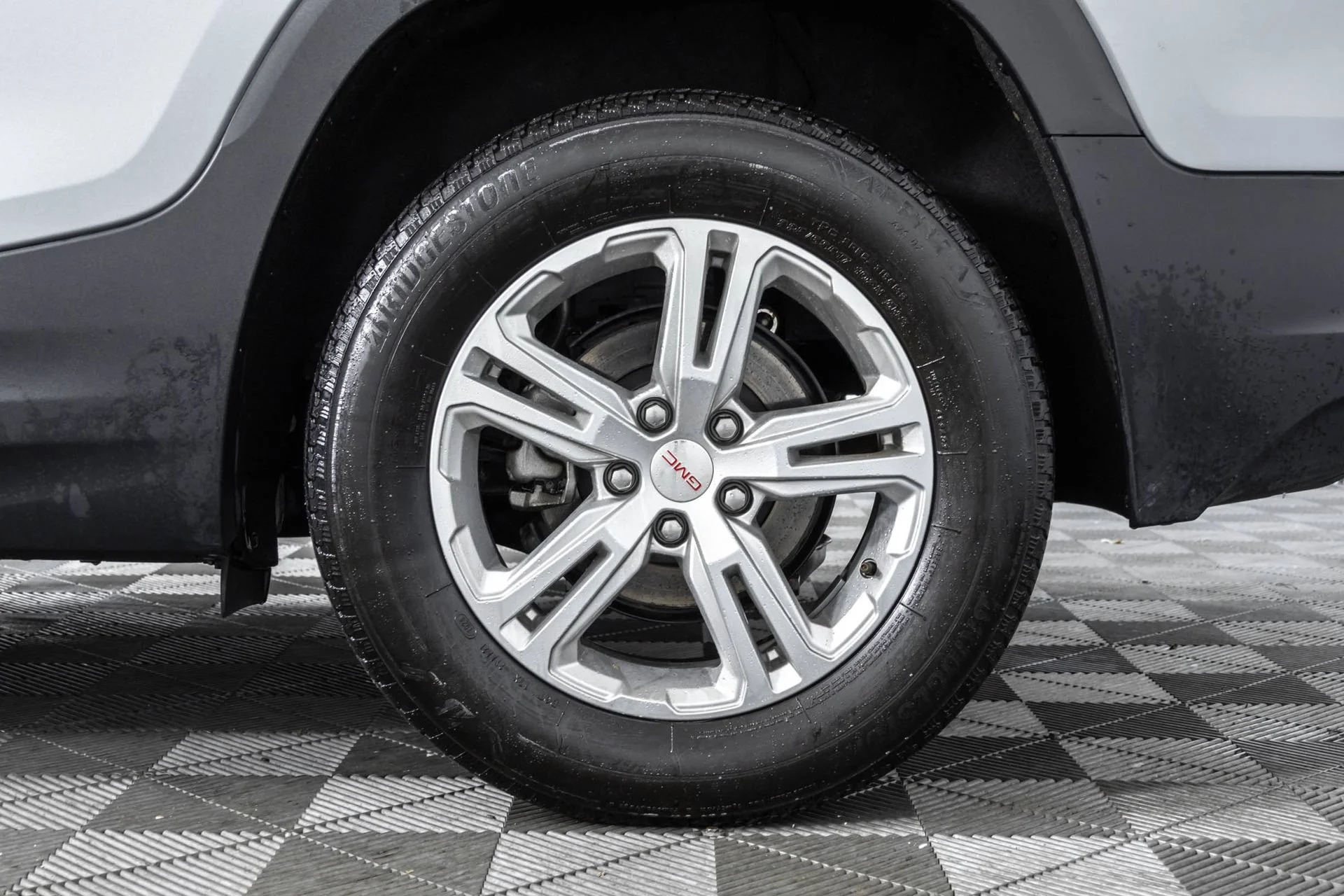 Used 2024 Sterling Metallic GMC SLE image 44