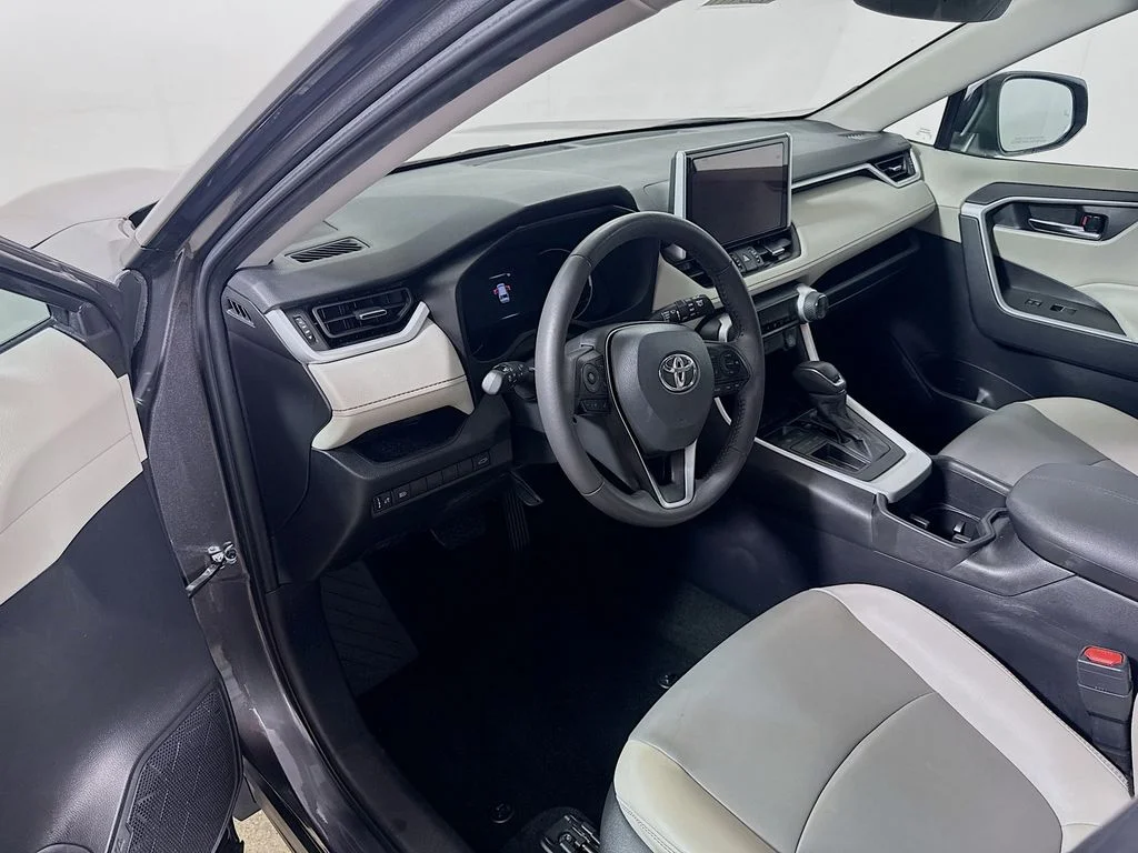 Used 2024 Magnetic Gray Metallic Toyota XLE Premium image 11