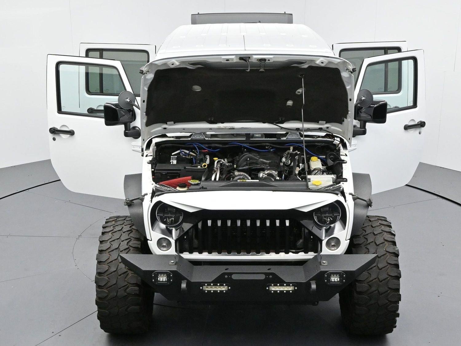 Used 2015 Bright White Clearcoat Jeep Altitude image 40