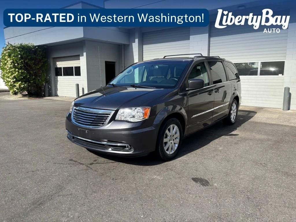 2016 Chrysler Town & Country Touring's photo