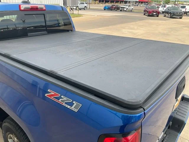 Used 2018 KINETIC BLUE METALLIC Chevrolet 4WD Z71 image 30