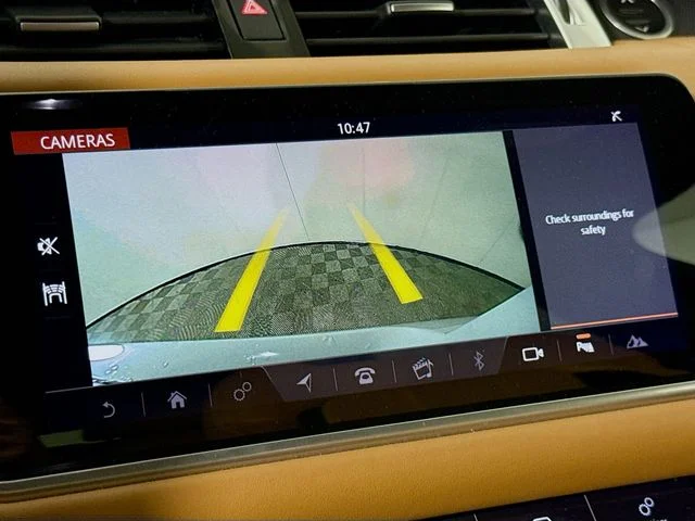 Used 2020 White Land Rover HSE Dynamic image 17