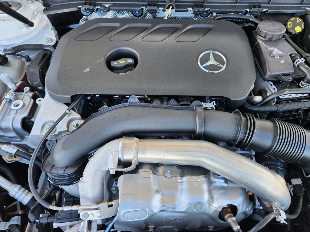 New 2026 Polar White Mercedes-Benz GLB 250 4MATIC® image 19