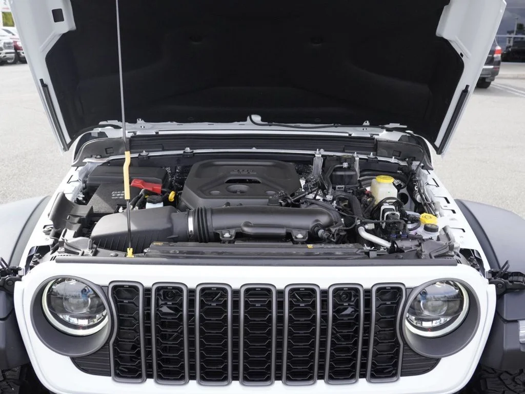 New 2026 Bright White Clear-Coat Exterior Paint Jeep Rubicon image 29