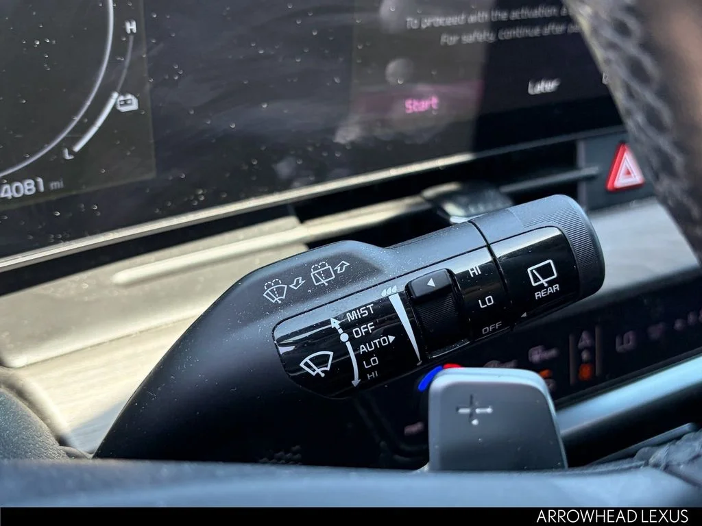 Used 2023 Red Kia X-Line Prestige image 18