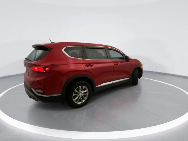 Used 2020 Red Hyundai SE image 6