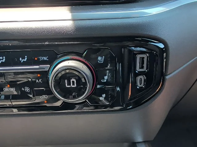Used 2025 Black Chevrolet High Country image 34
