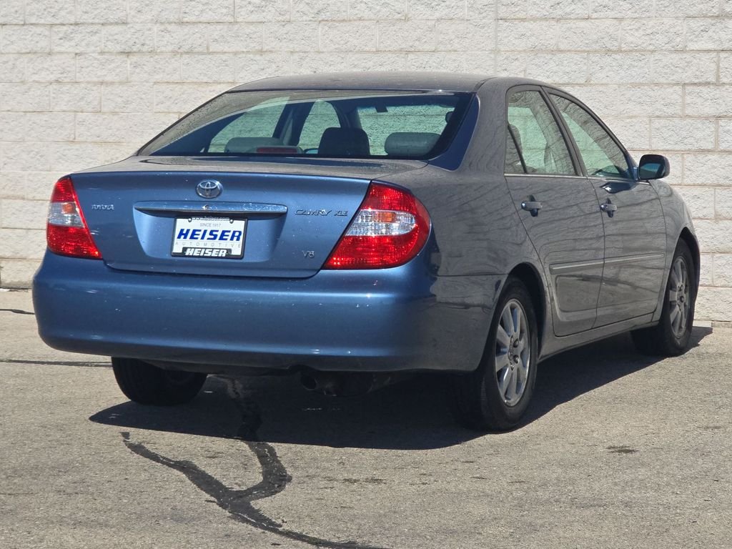 Used 2004  Toyota XLE image 13