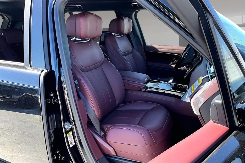 New 2026 SANTORINI BLACK Land Rover Autobiography image 12