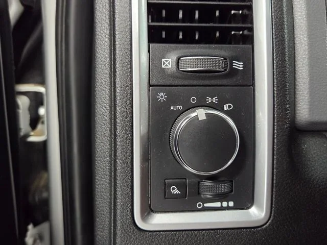 Used 2017 Silver Ram SLT image 31