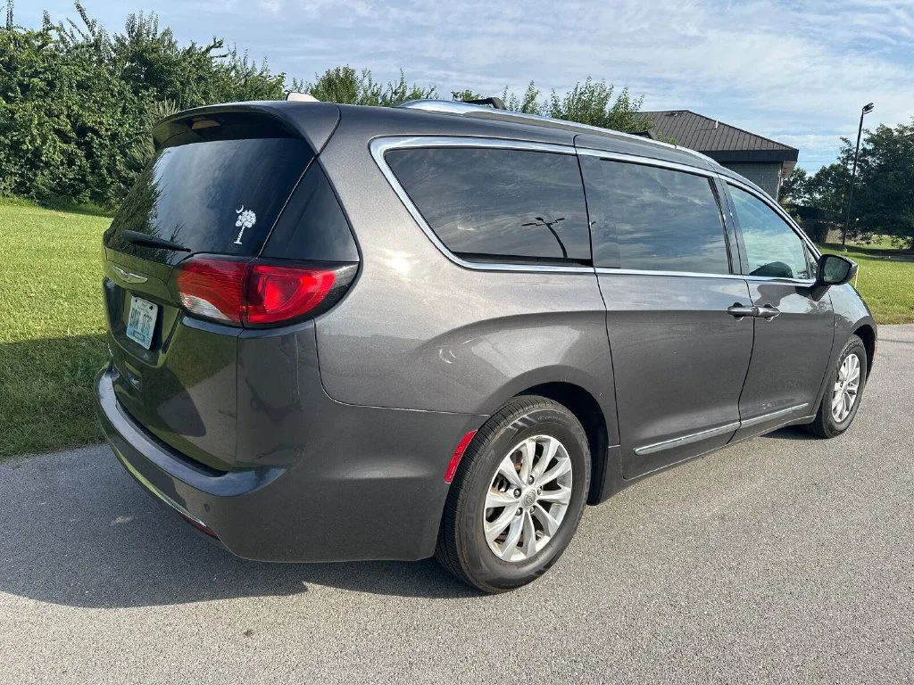 Used 2019 Crystal Metallic Chrysler Touring L image 11