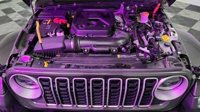 Used 2025 Gray Jeep Sahara 4xe image 23