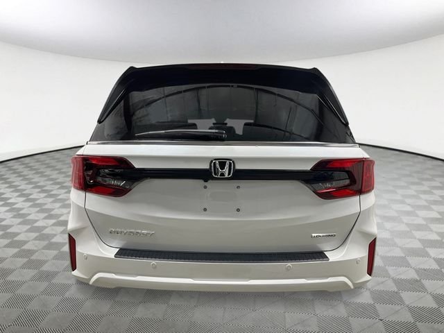 New 2026 Platinum White Pearl Honda Touring image 4