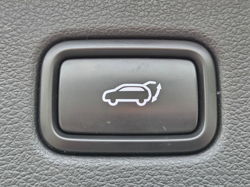 Used 2016 Caribbean Blue Hyundai Sport image 27