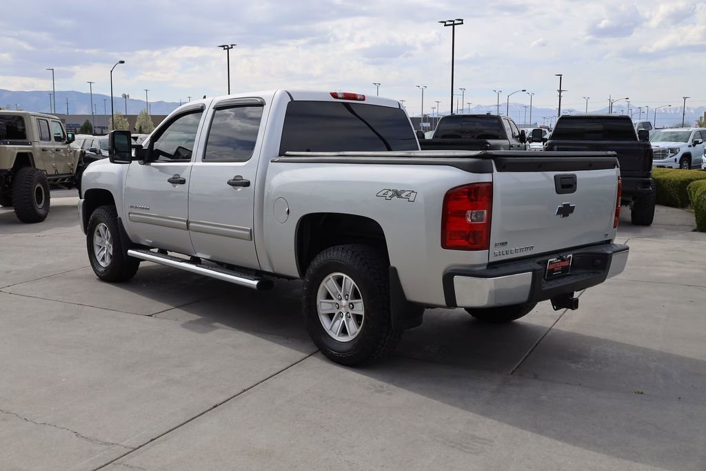 Used 2011 Sheer Silver Metallic Chevrolet LT image 4