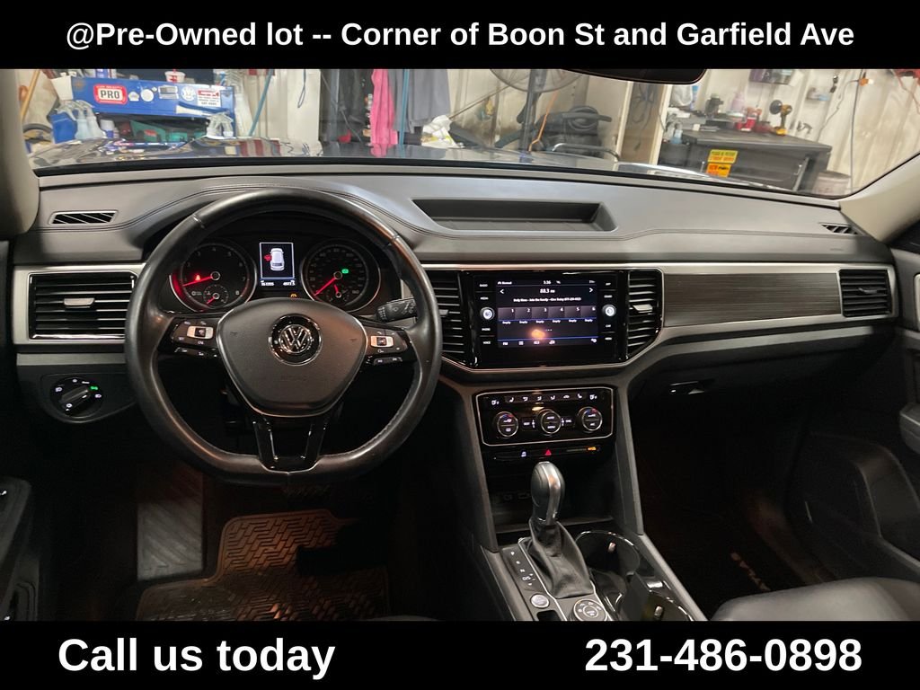 Used 2018 Gray Volkswagen SEL image 18