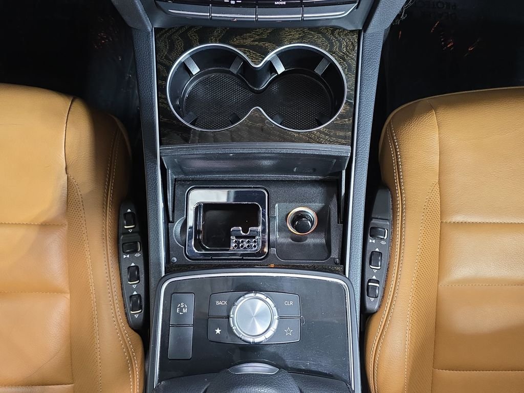 Used 2015  Mercedes-Benz E 400 image 20