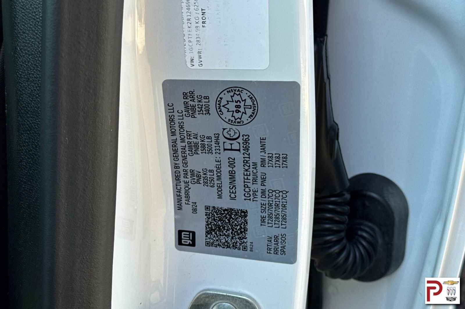 Used 2024 White Chevrolet ZR2 image 33
