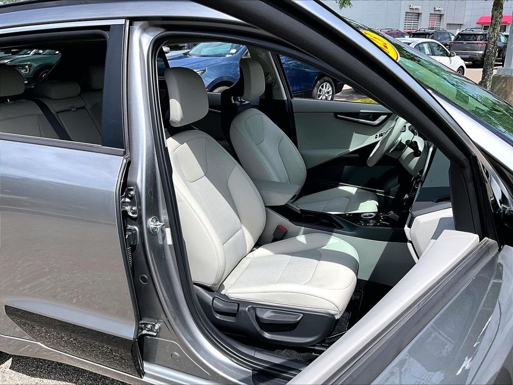 Used 2023 Gray Kia Wind image 11