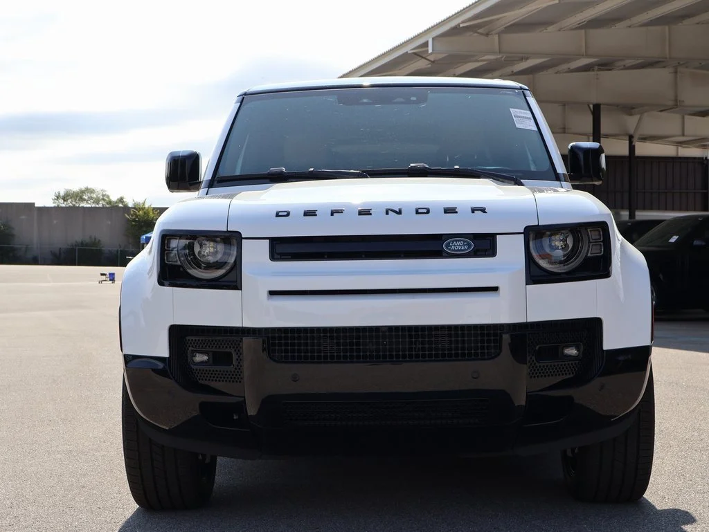 Certified Used 2025 Fuji White Land Rover V8 image 2