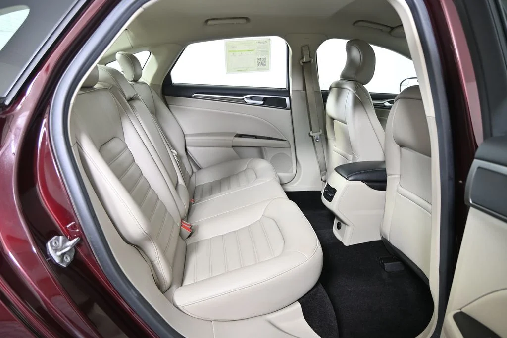Used 2017 Red Ford SE image 16