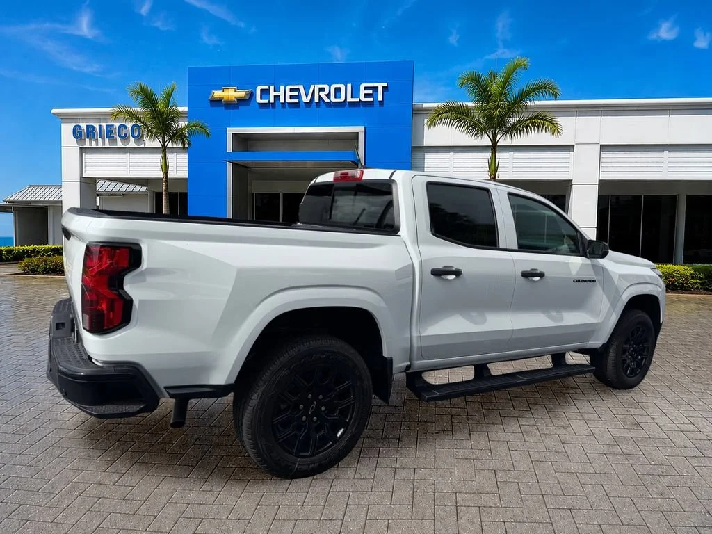New 2026 Summit White Chevrolet WT image 7