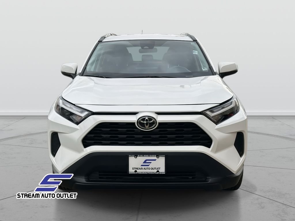 2024 Toyota RAV4 XLE photo 2