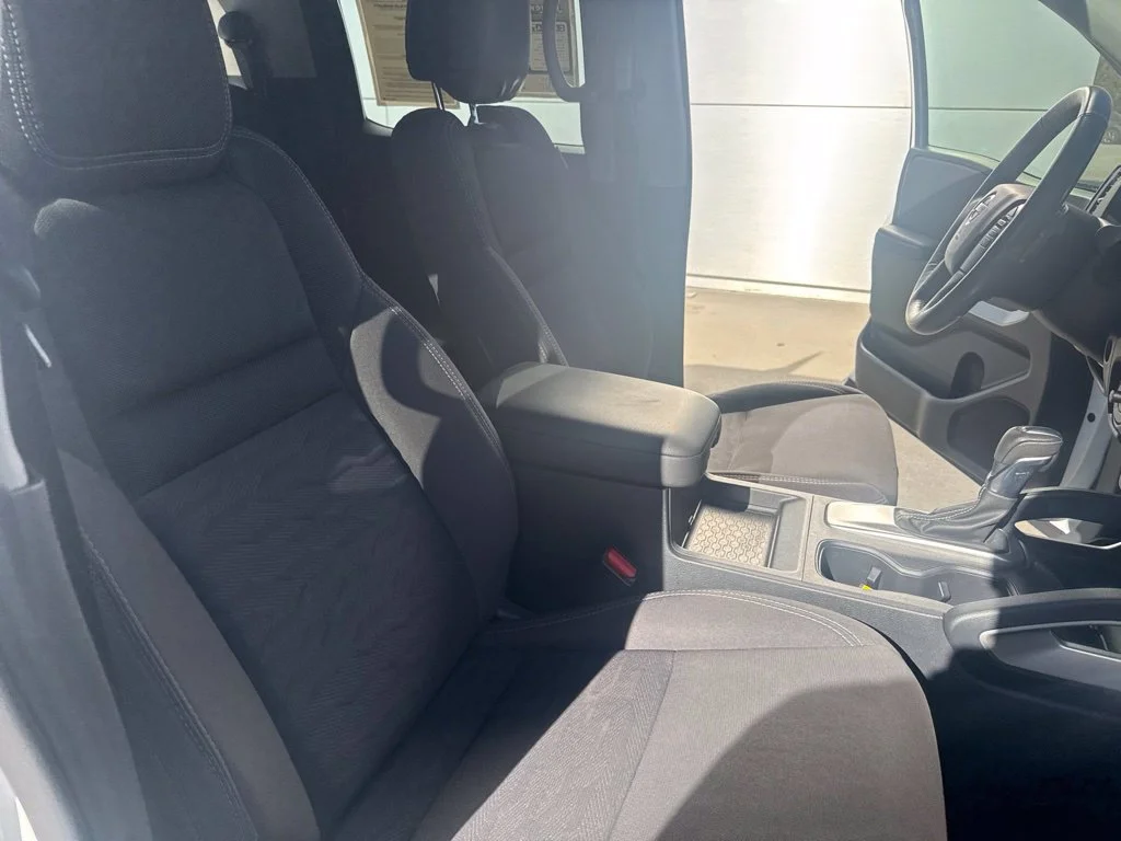 Used 2022 Glacier White Nissan SV image 31