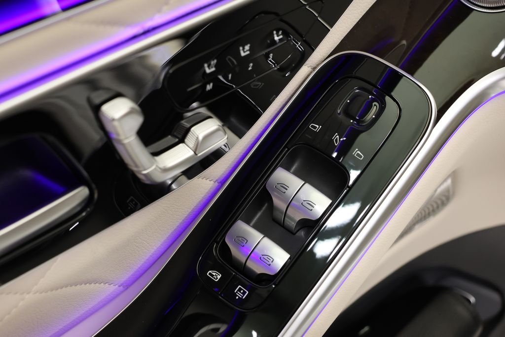 New 2026 MANUFAKTUR Moonlight White Metallic Mercedes-Benz S 580 image 33