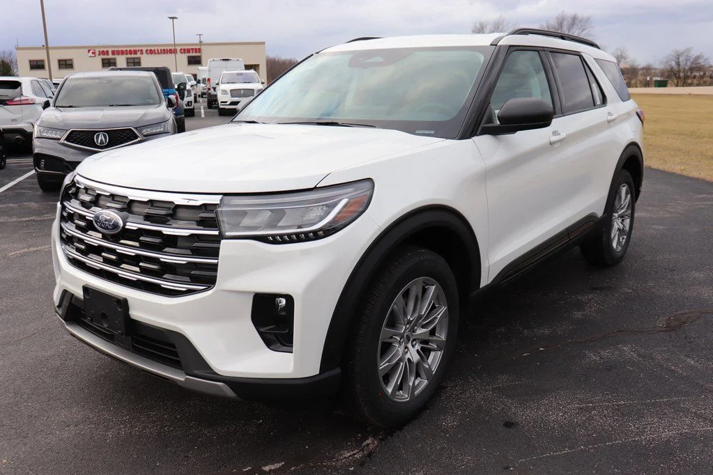 New 2026 Star White Metallic Tri-Coat Ford Active image 3