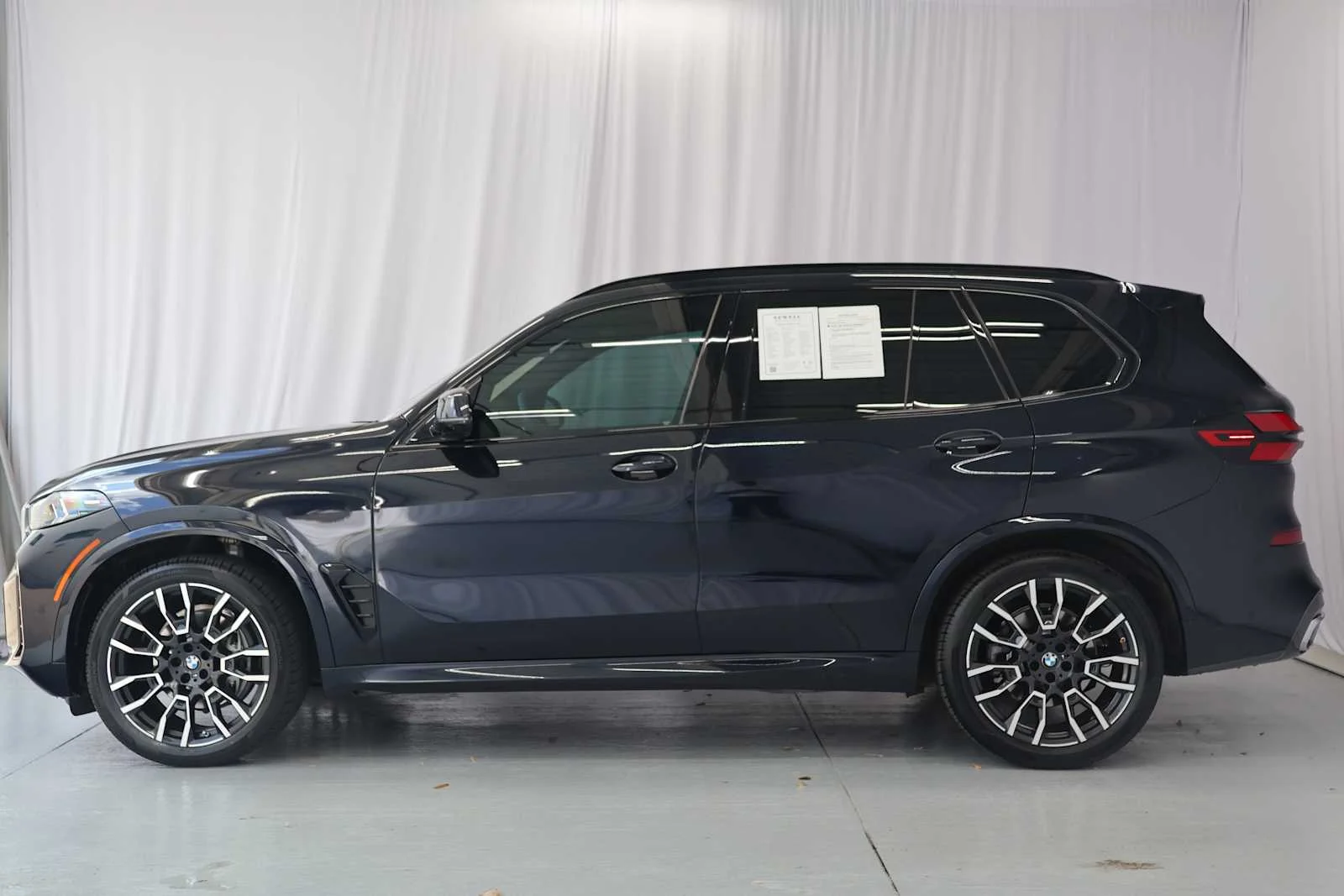 Certified Used 2025 Carbon Black Metallic BMW xDrive40i image 7