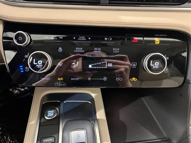 Used 2022 Gray INFINITI LUXE image 14