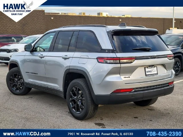 Certified Used 2025 Silver Jeep Altitude image 7